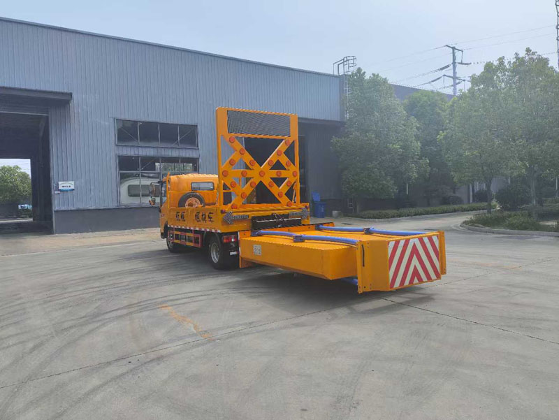 程力華鑫重汽藍牌100K防撞緩沖車