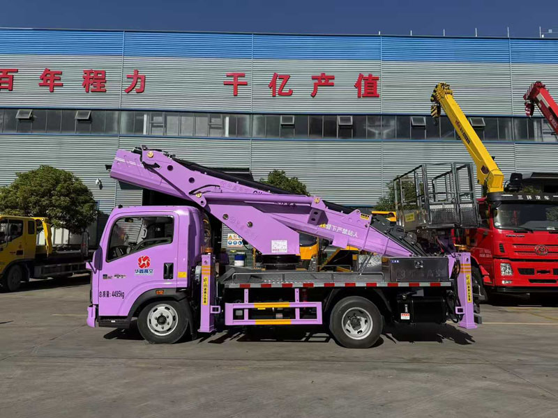 重汽豪沃藍(lán)牌33米高空作業(yè)車(chē)