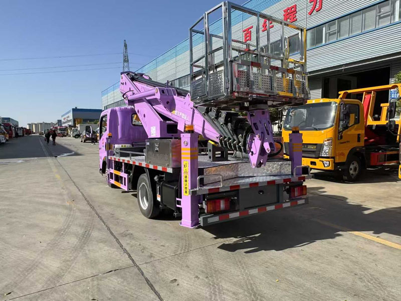 重汽豪沃藍(lán)牌33米高空作業(yè)車(chē)