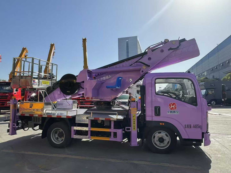 重汽豪沃藍(lán)牌33米高空作業(yè)車(chē)