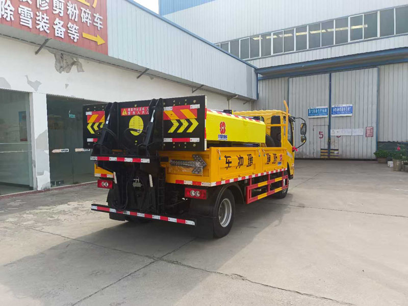 程力華鑫福田M5藍牌100K防撞緩沖車
