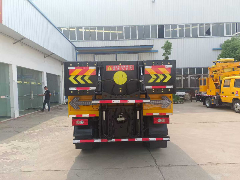 程力華鑫福田M5藍牌100K防撞緩沖車
