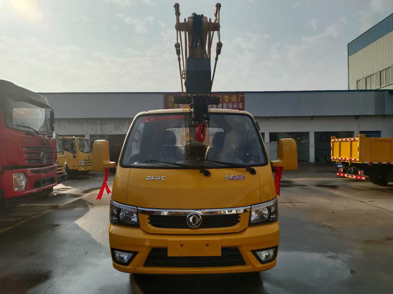 程力華鑫東風(fēng)途逸13.5米折疊臂高空作業(yè)車