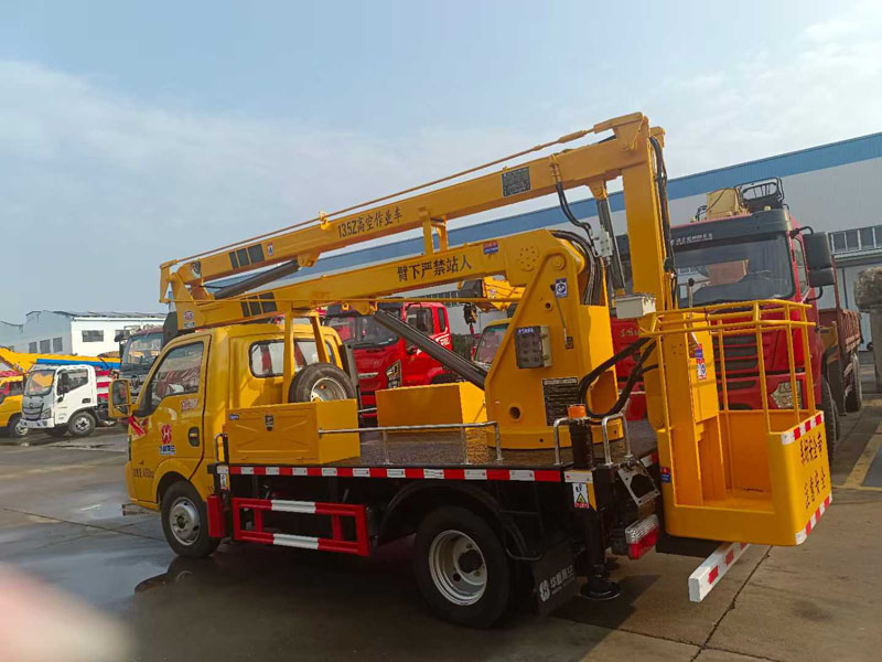 程力華鑫東風(fēng)途逸13.5米折疊臂高空作業(yè)車
