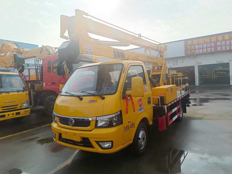 程力華鑫東風(fēng)途逸13.5米折疊臂高空作業(yè)車