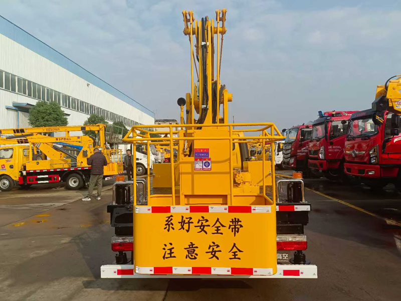 程力華鑫東風(fēng)途逸13.5米折疊臂高空作業(yè)車